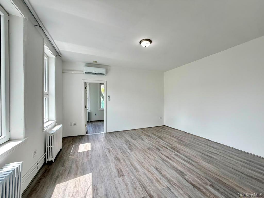 2011 Himrod Street Property Photo 6