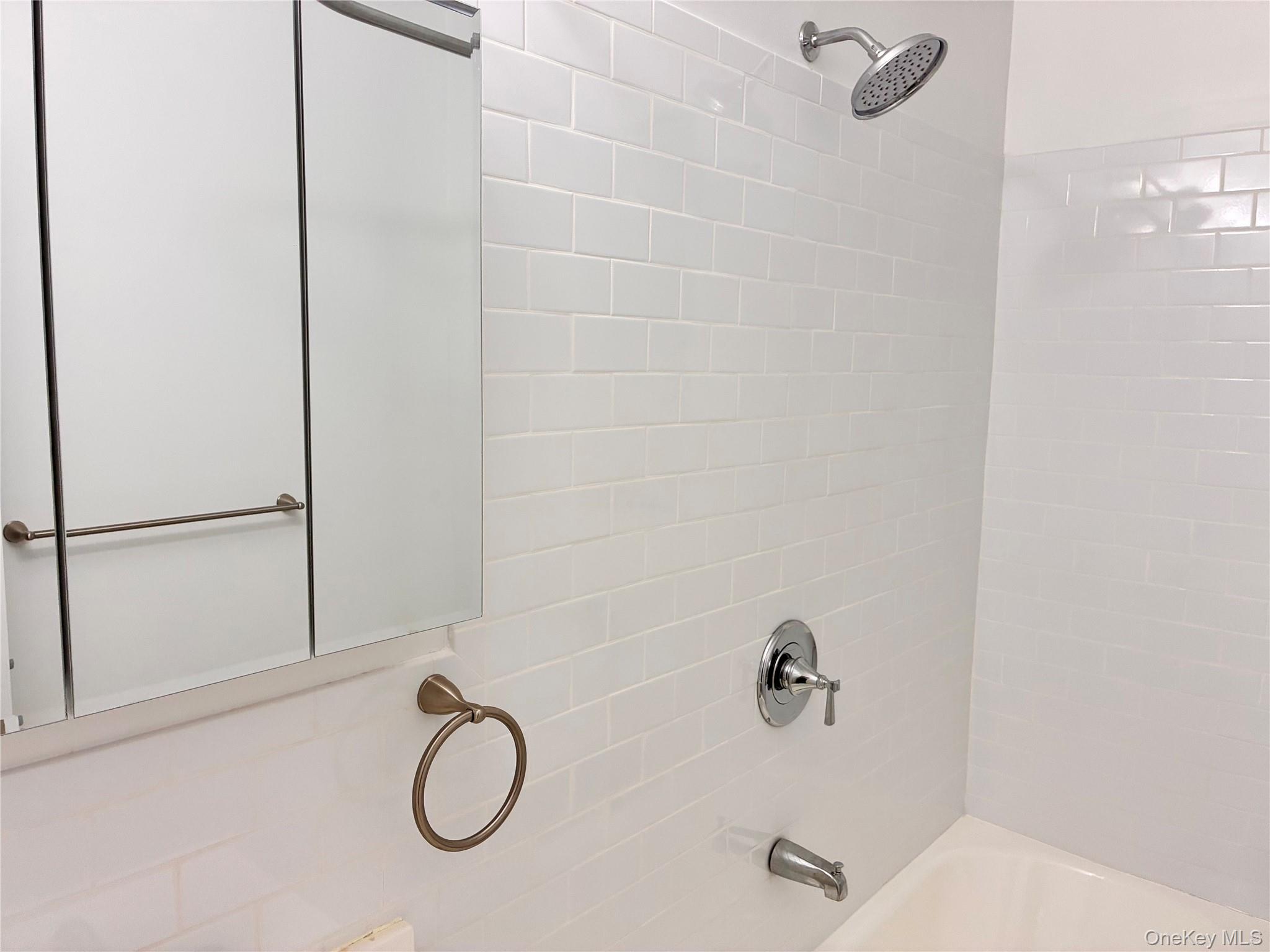 2685 Creston Avenue 1b Property Photo 8