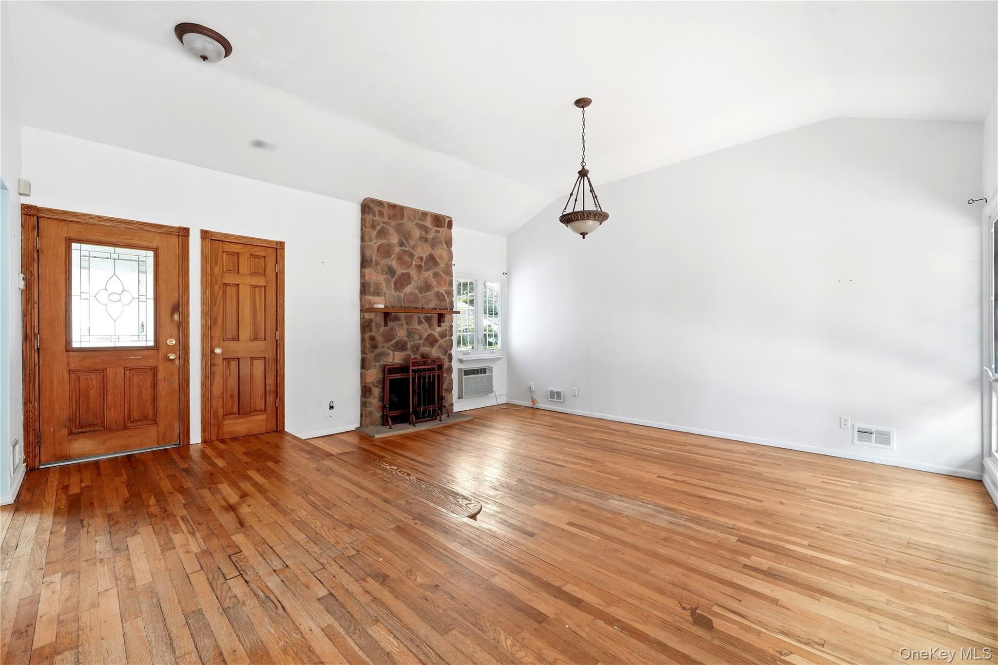 188 1st Avenue Property Photo 4