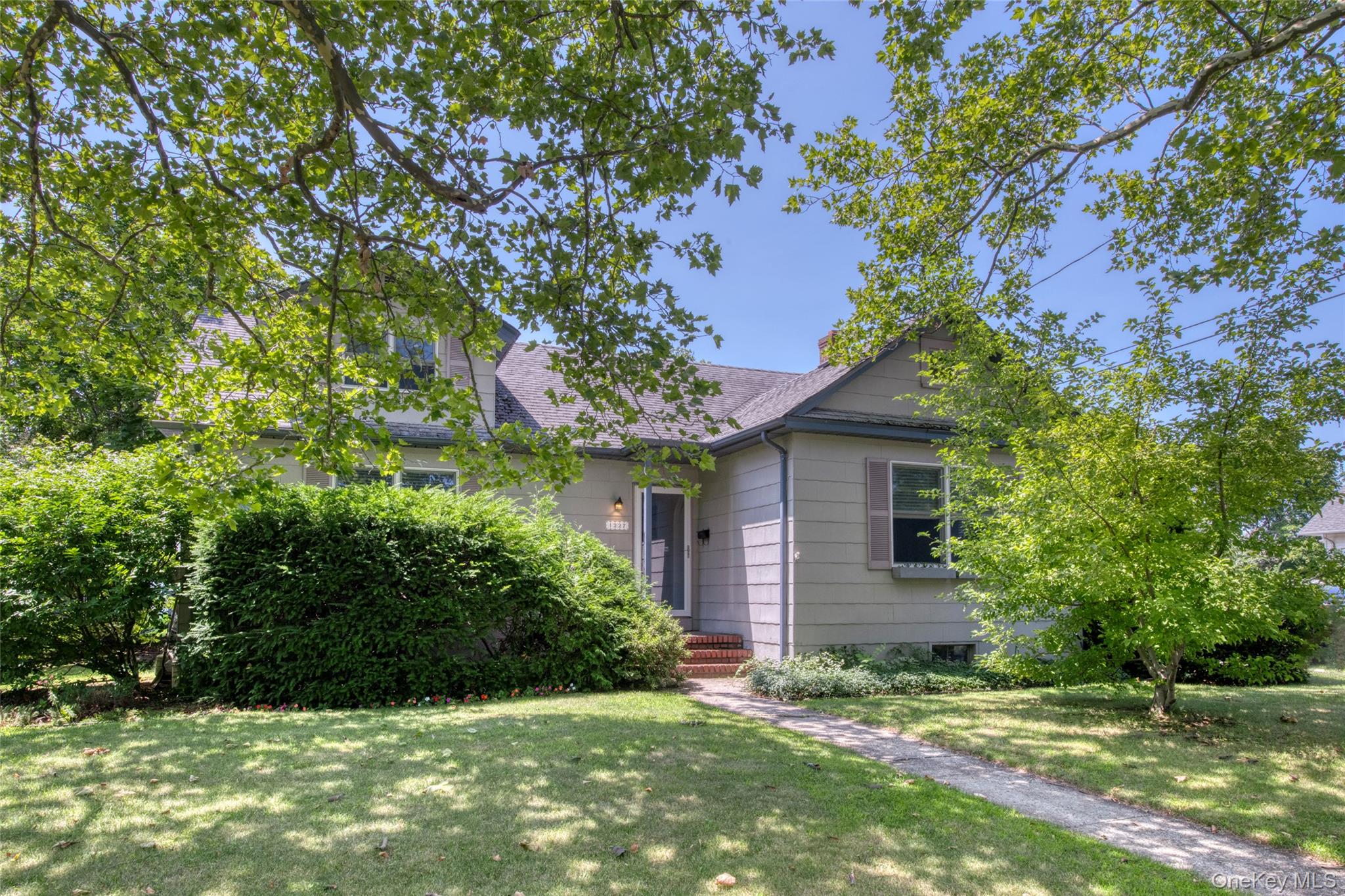 1227 Roanoke Avenue Property Photo 1