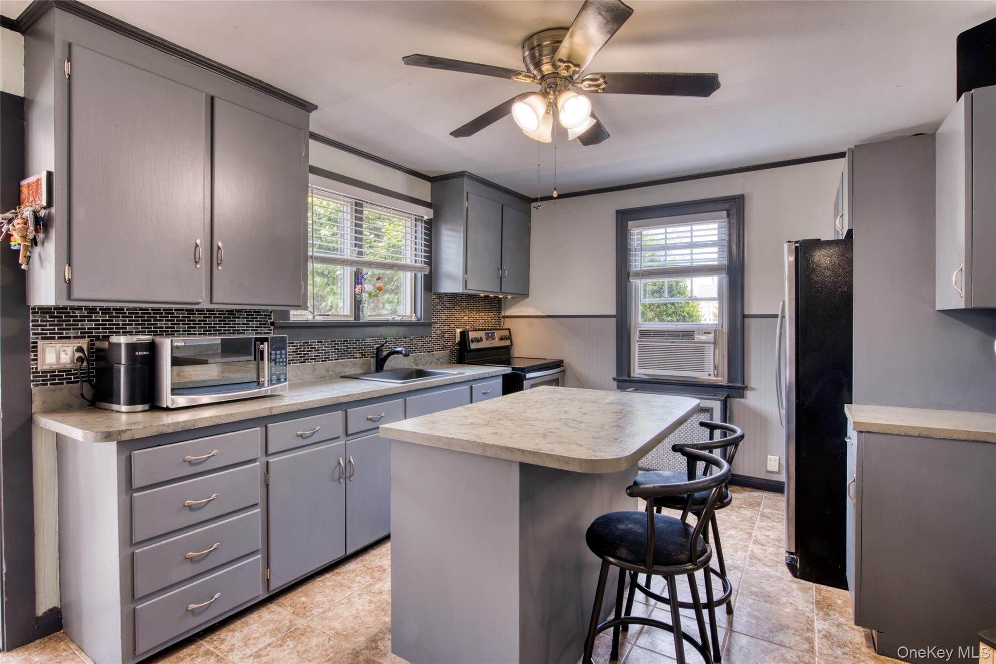1227 Roanoke Avenue Property Photo 9
