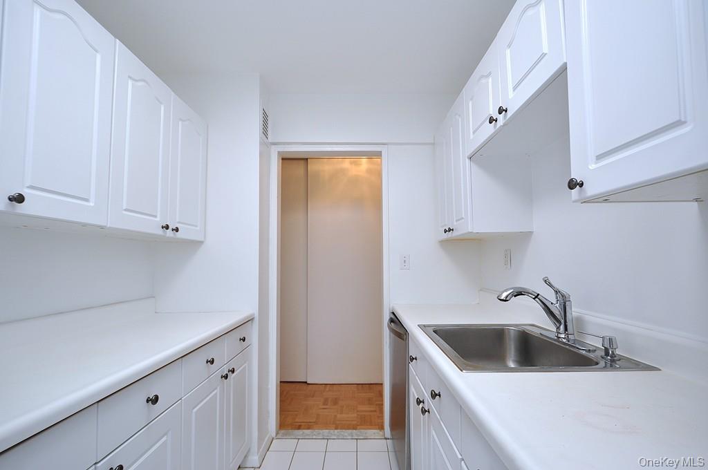 111 E Hartsdale Avenue 3d Property Photo 16