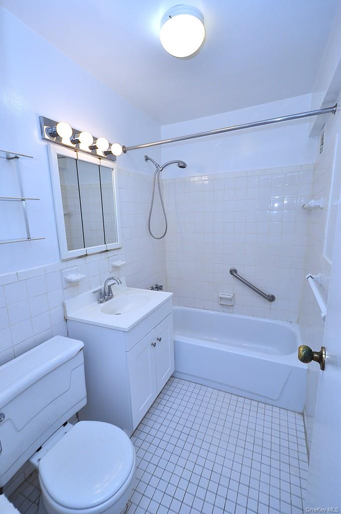 111 E Hartsdale Avenue 3d Property Photo 29