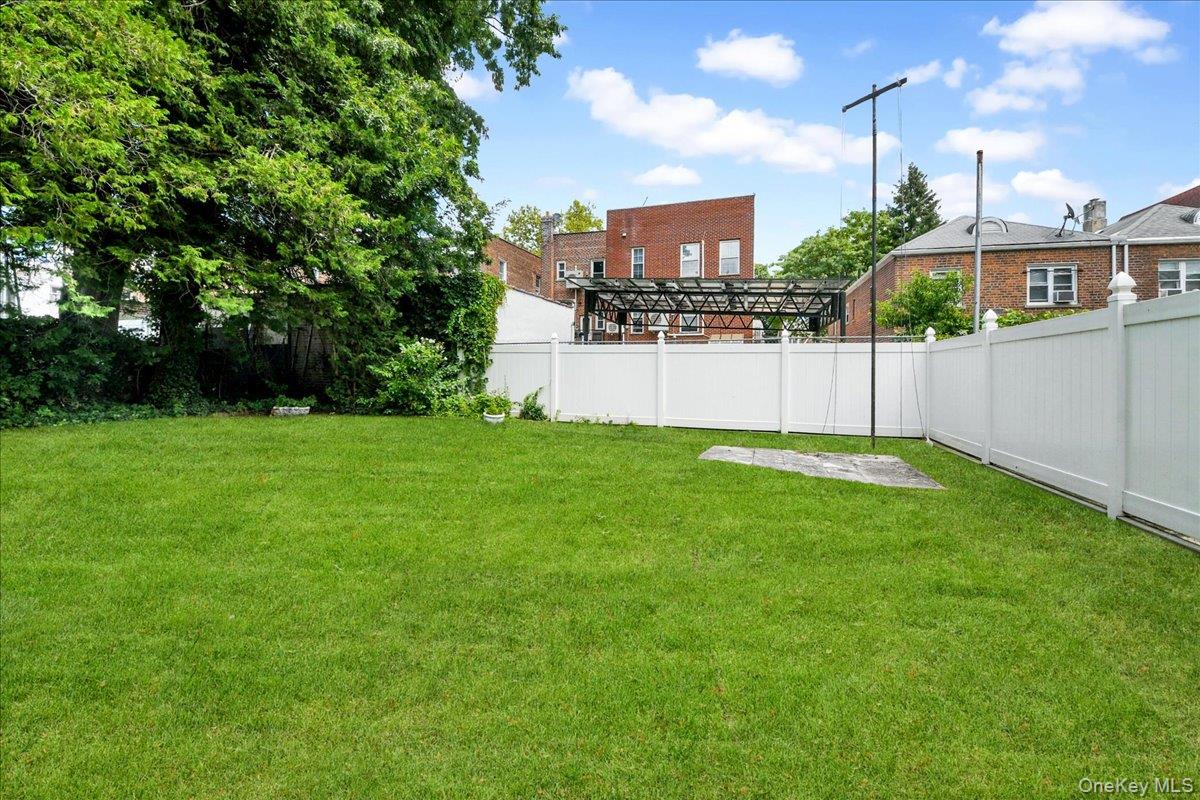 2544 Lurting Avenue Property Photo 5