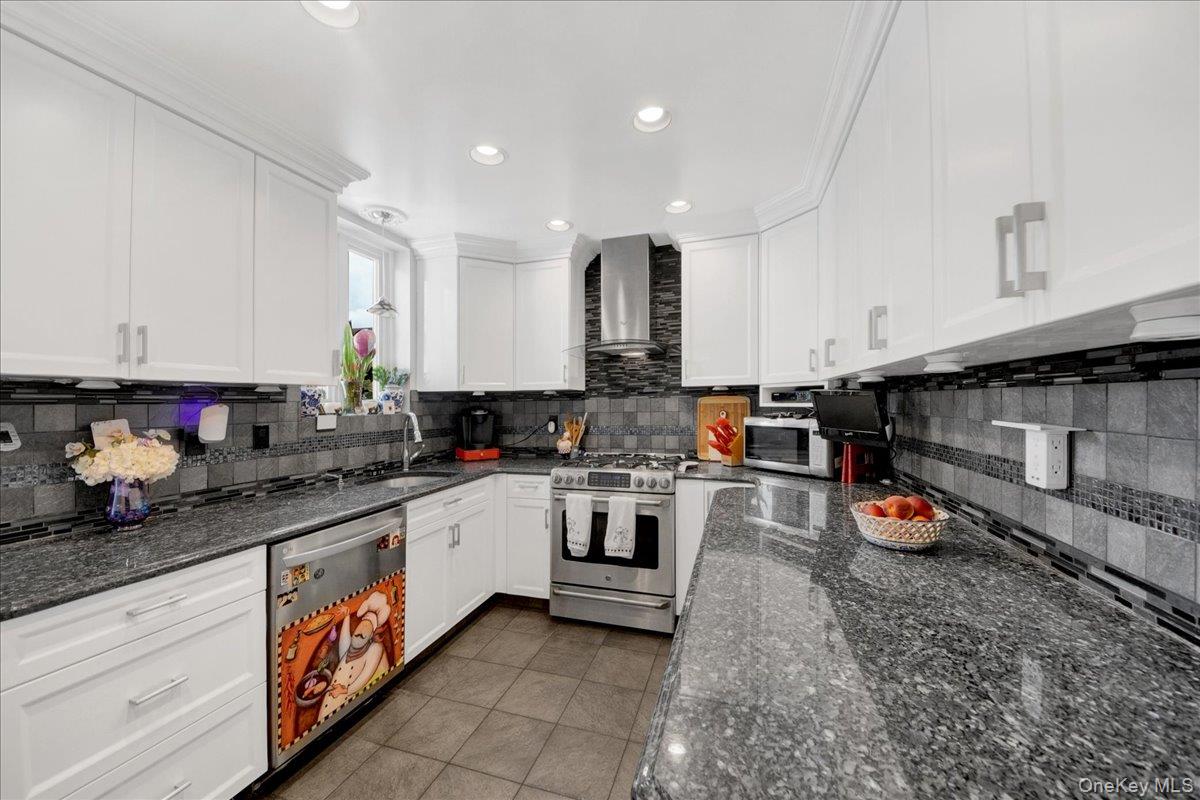 2544 Lurting Avenue Property Photo 10