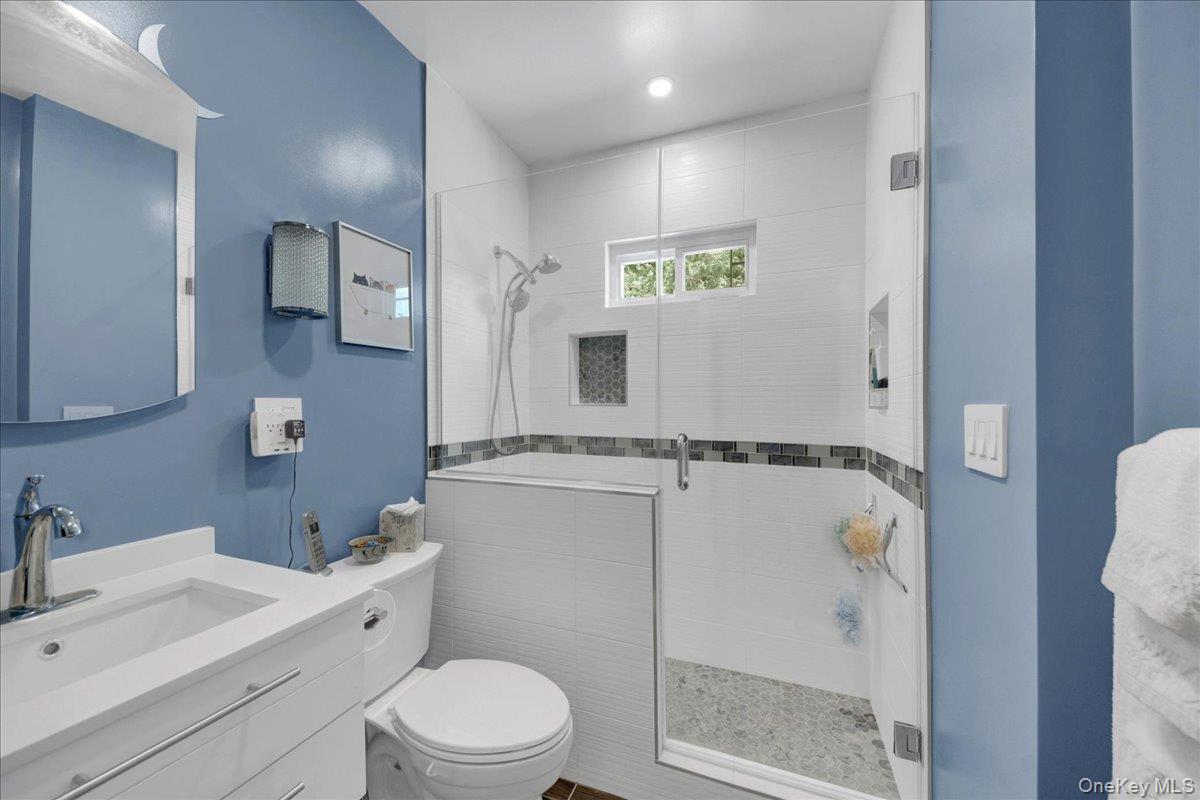 2544 Lurting Avenue Property Photo 24