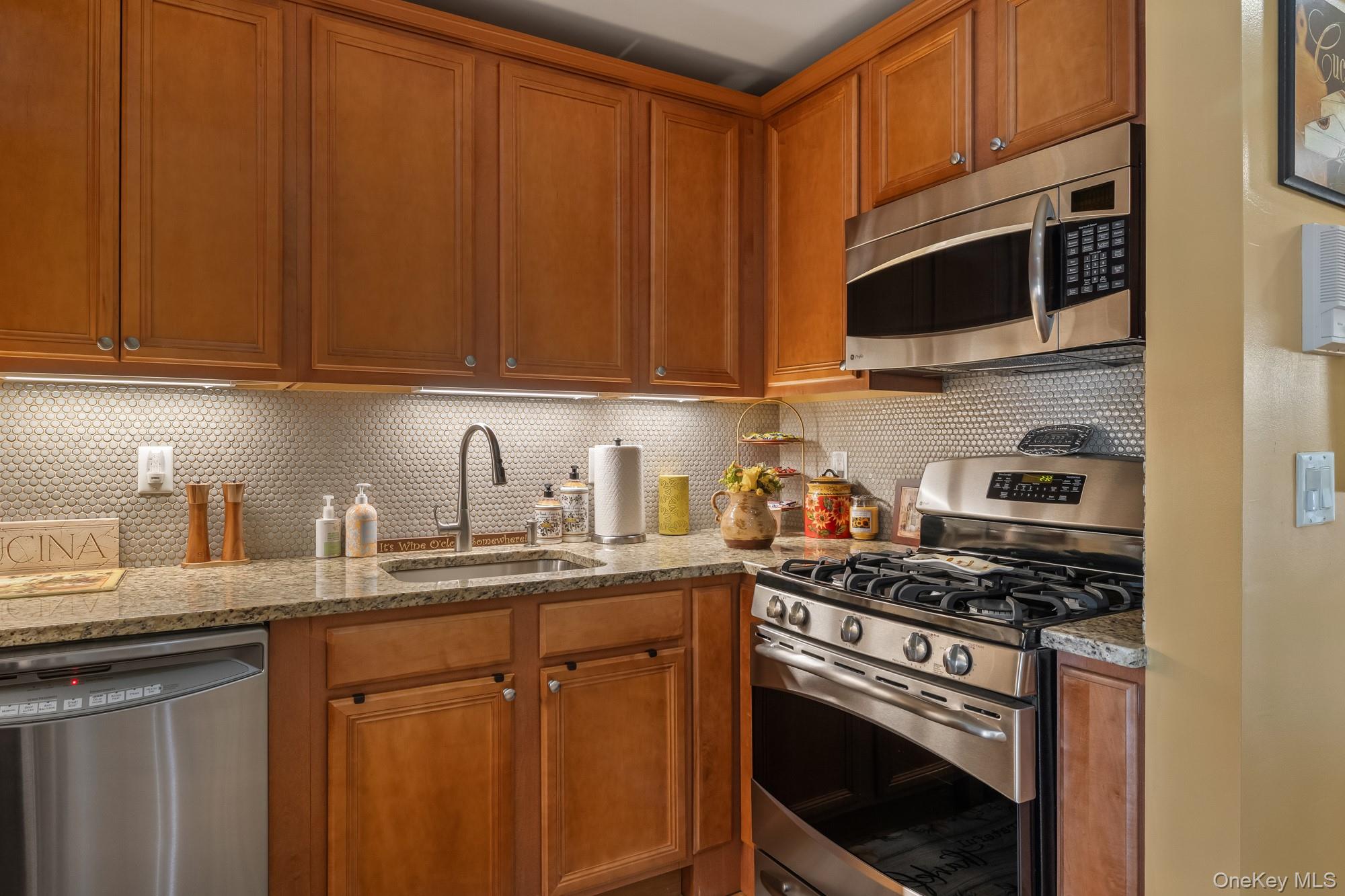 421 Autumn Drive Property Photo 11