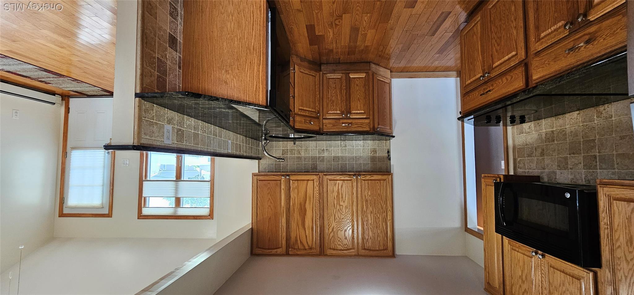 671 Blackstone Ave Property Photo 2