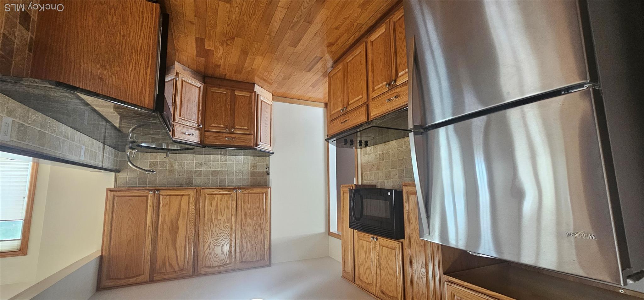671 Blackstone Ave Property Photo 3