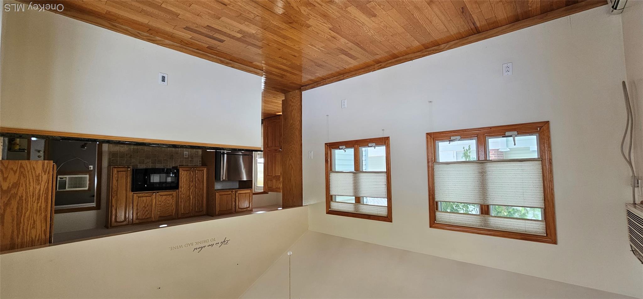 671 Blackstone Ave Property Photo 6