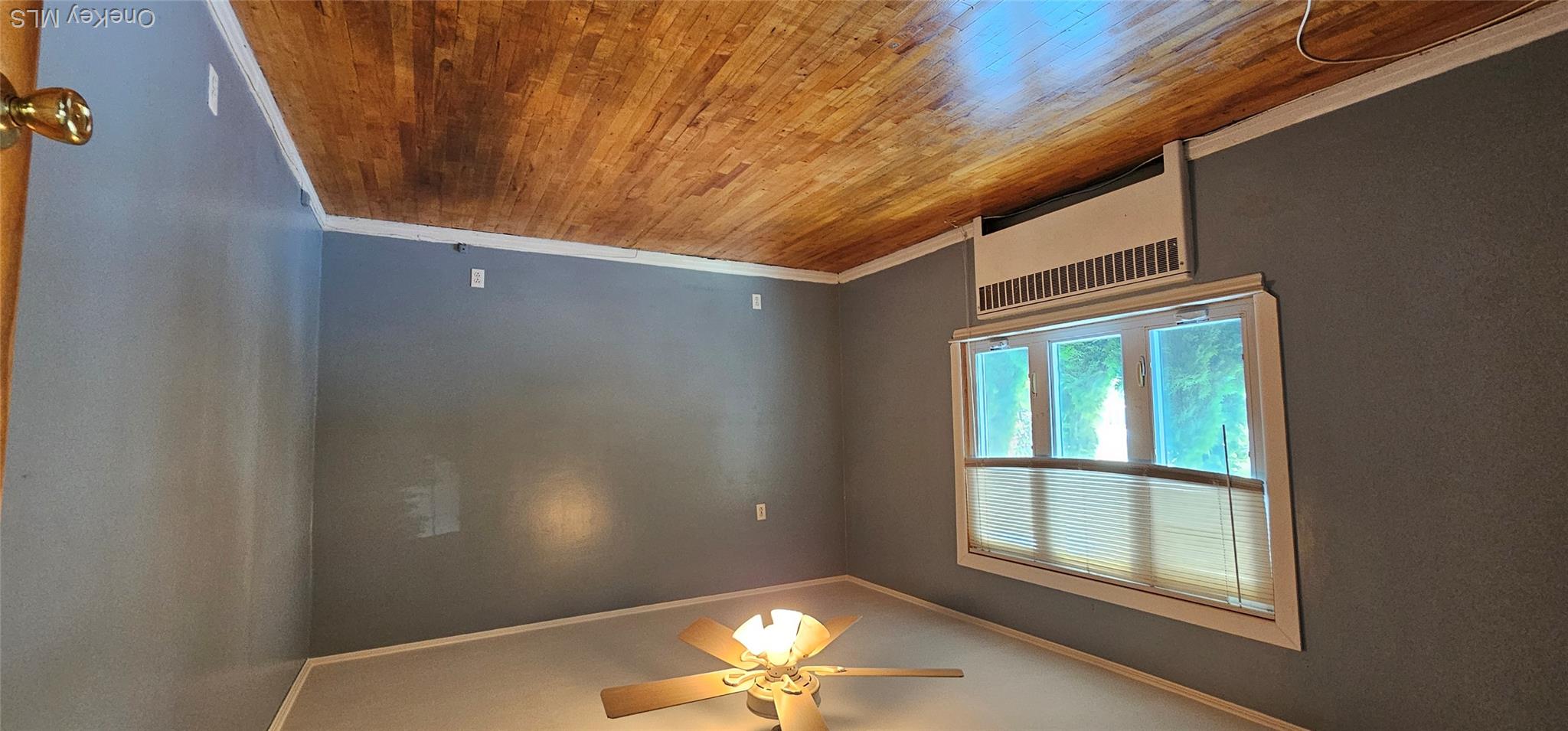 671 Blackstone Ave Property Photo 8