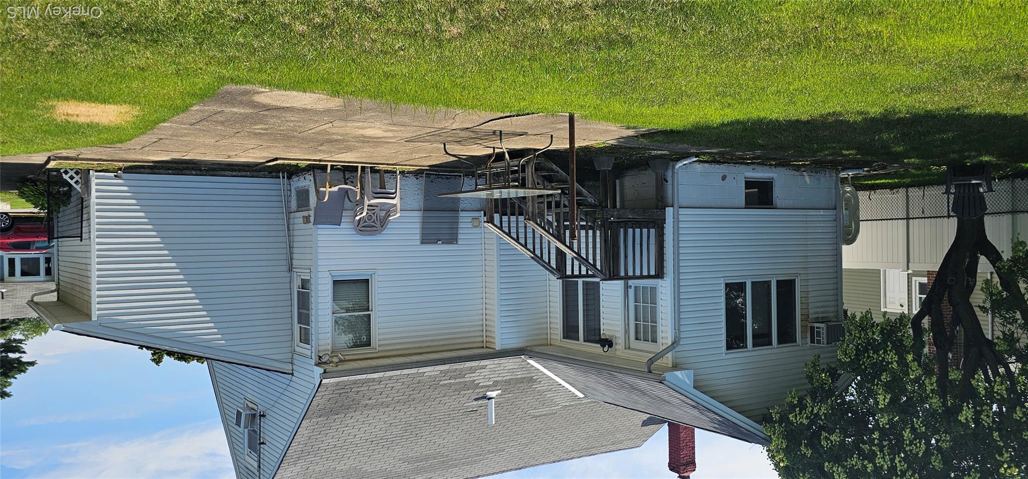 671 Blackstone Ave Property Photo 10