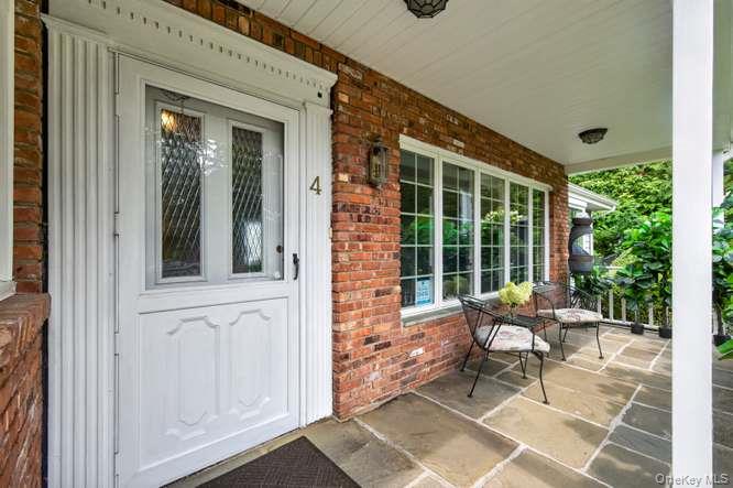 4 Woodleaf Court Property Photo 3