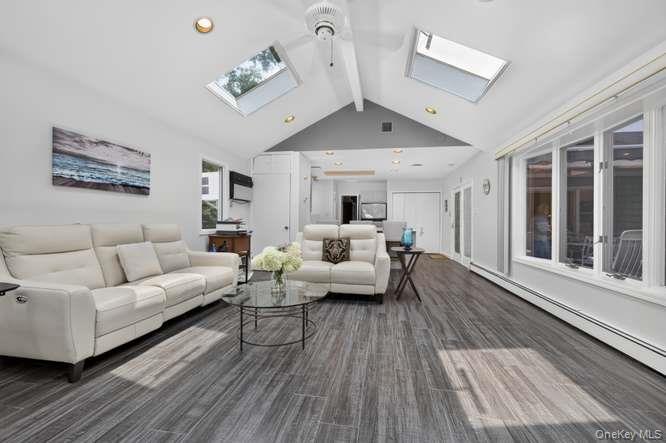 4 Woodleaf Court Property Photo 9