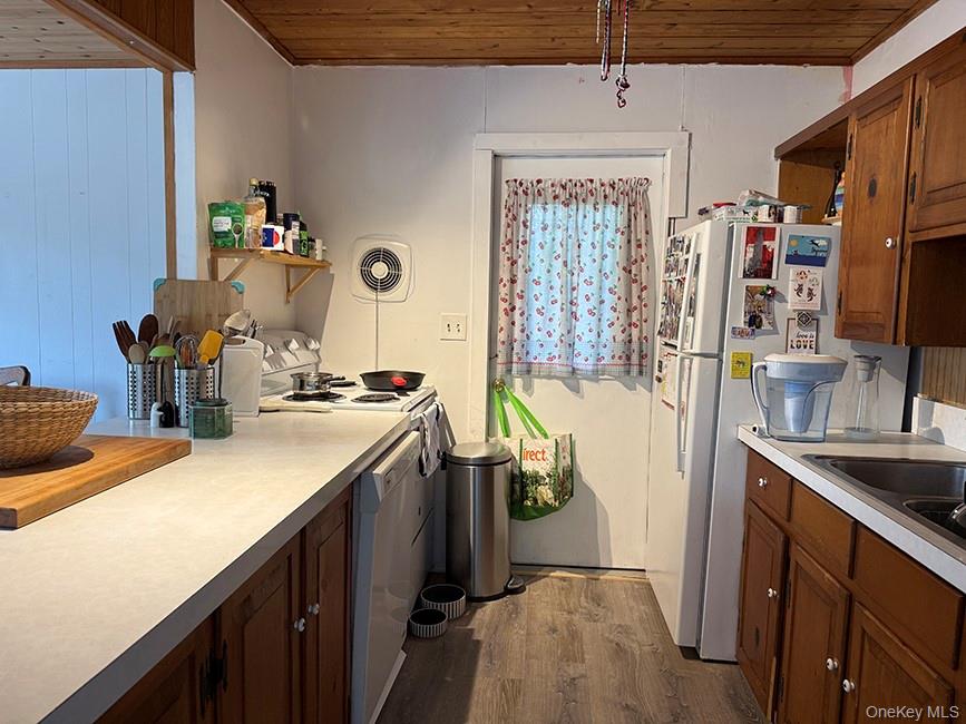 200 Surf Property Photo 5