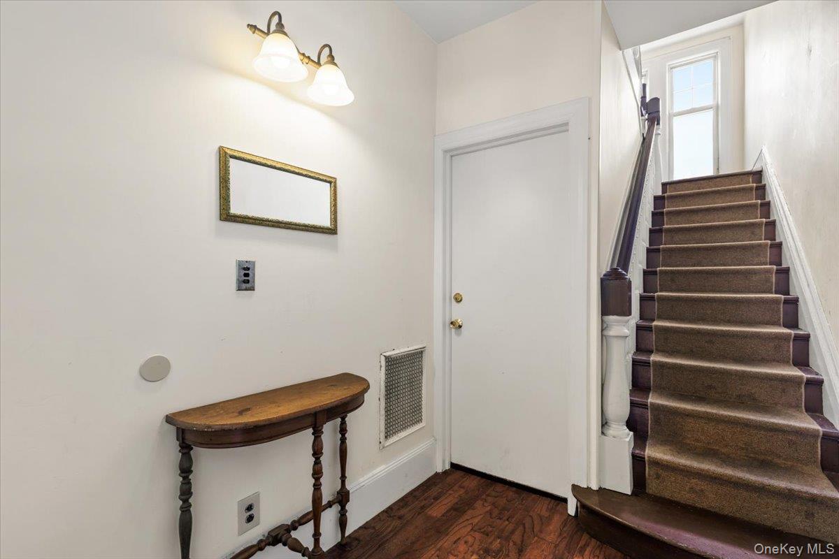 249 Centre Avenue Property Photo 6