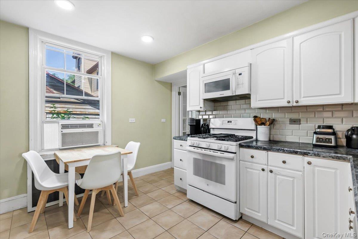 249 Centre Avenue Property Photo 8