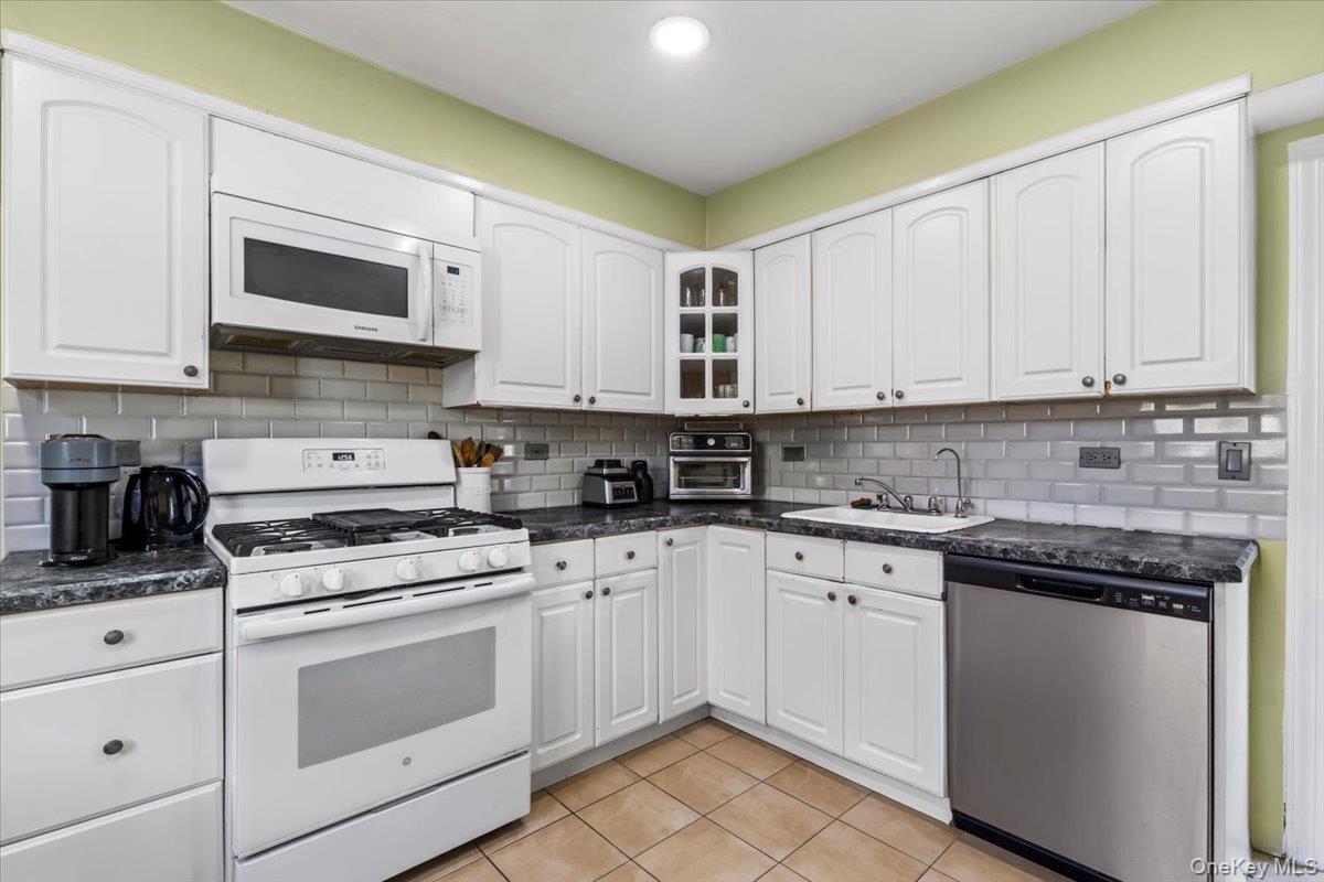 249 Centre Avenue Property Photo 10