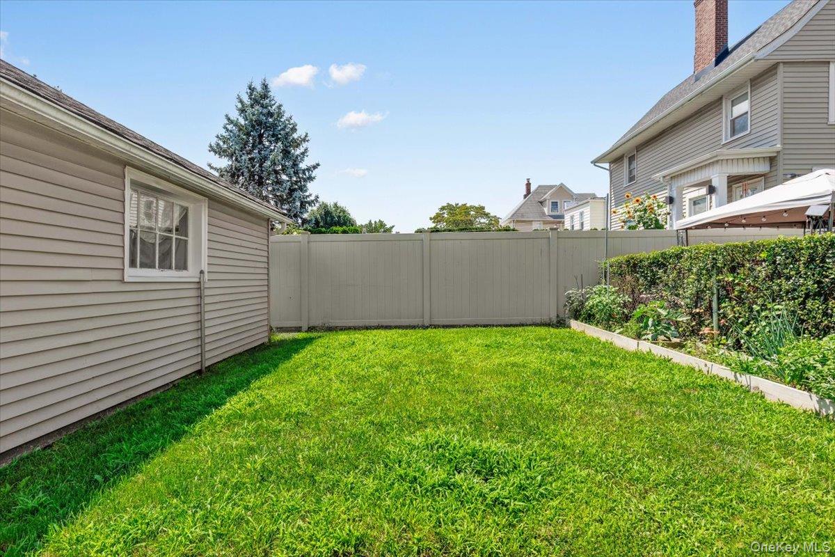 249 Centre Avenue Property Photo 37