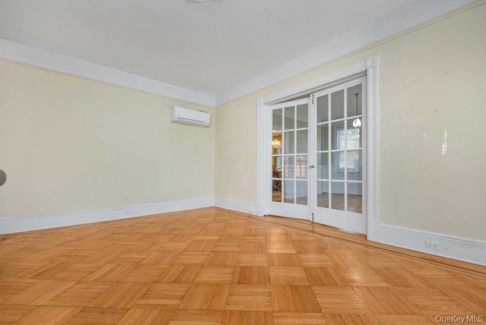 215 Conklin Street Lower Property Photo 18