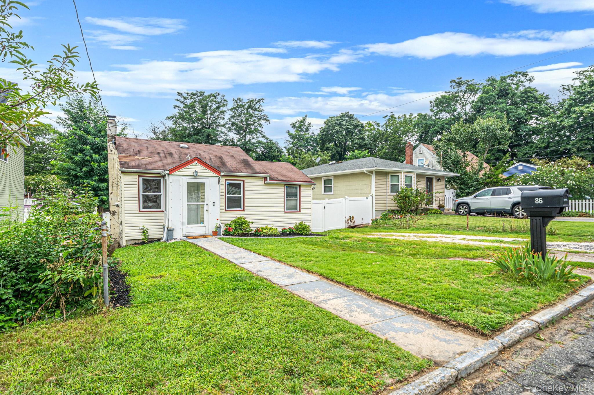 86 Woodycrest Drive Property Photo 2
