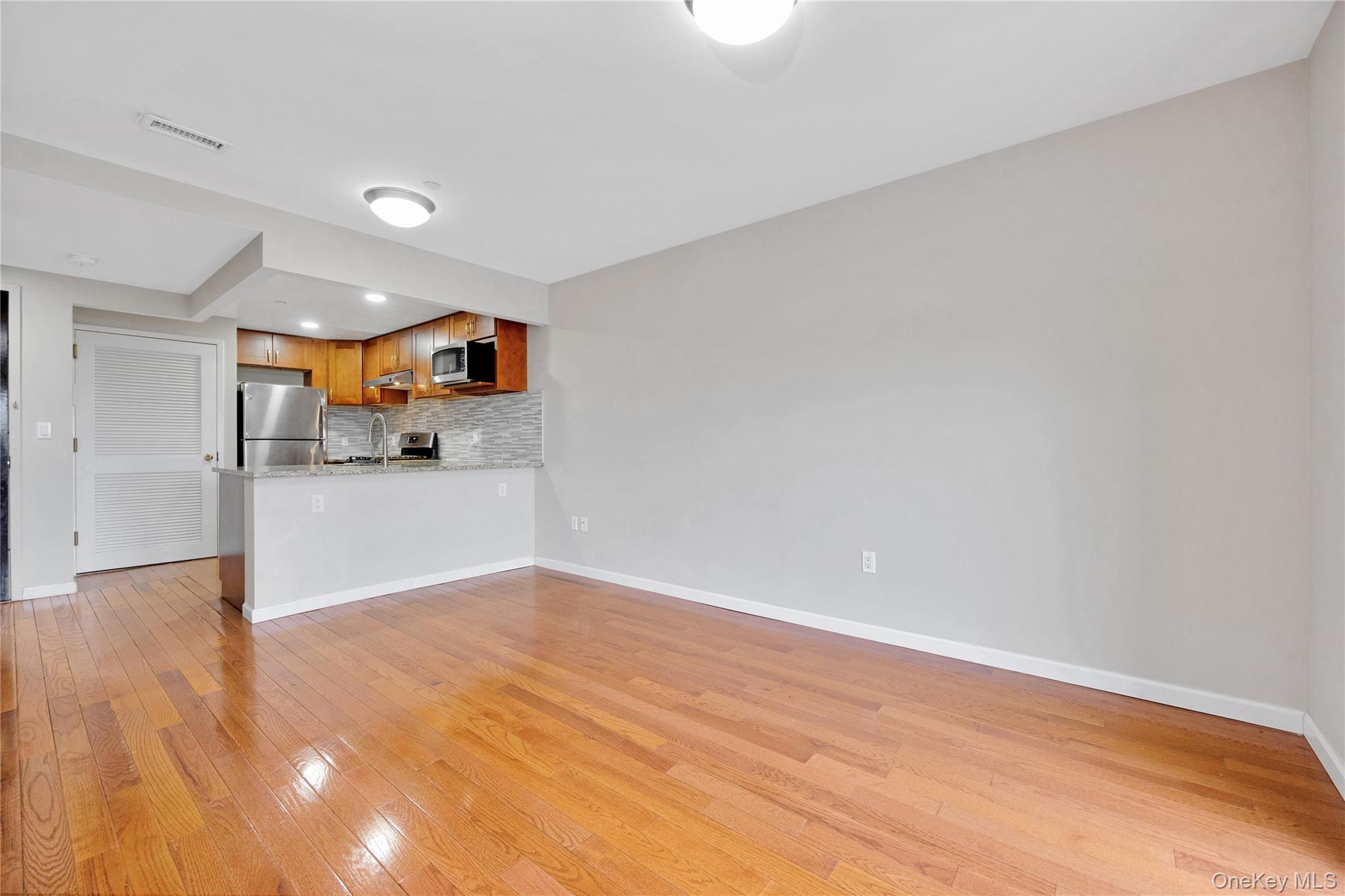 172-18 Jamaica Avenue 5d Property Photo 2