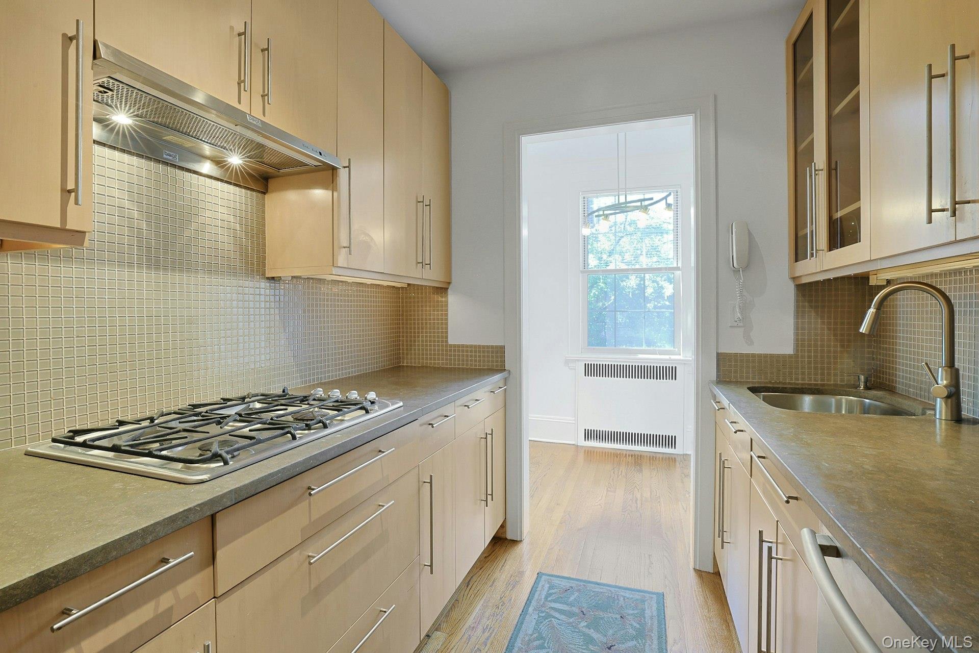 253 Garth Road 3e Property Photo 6