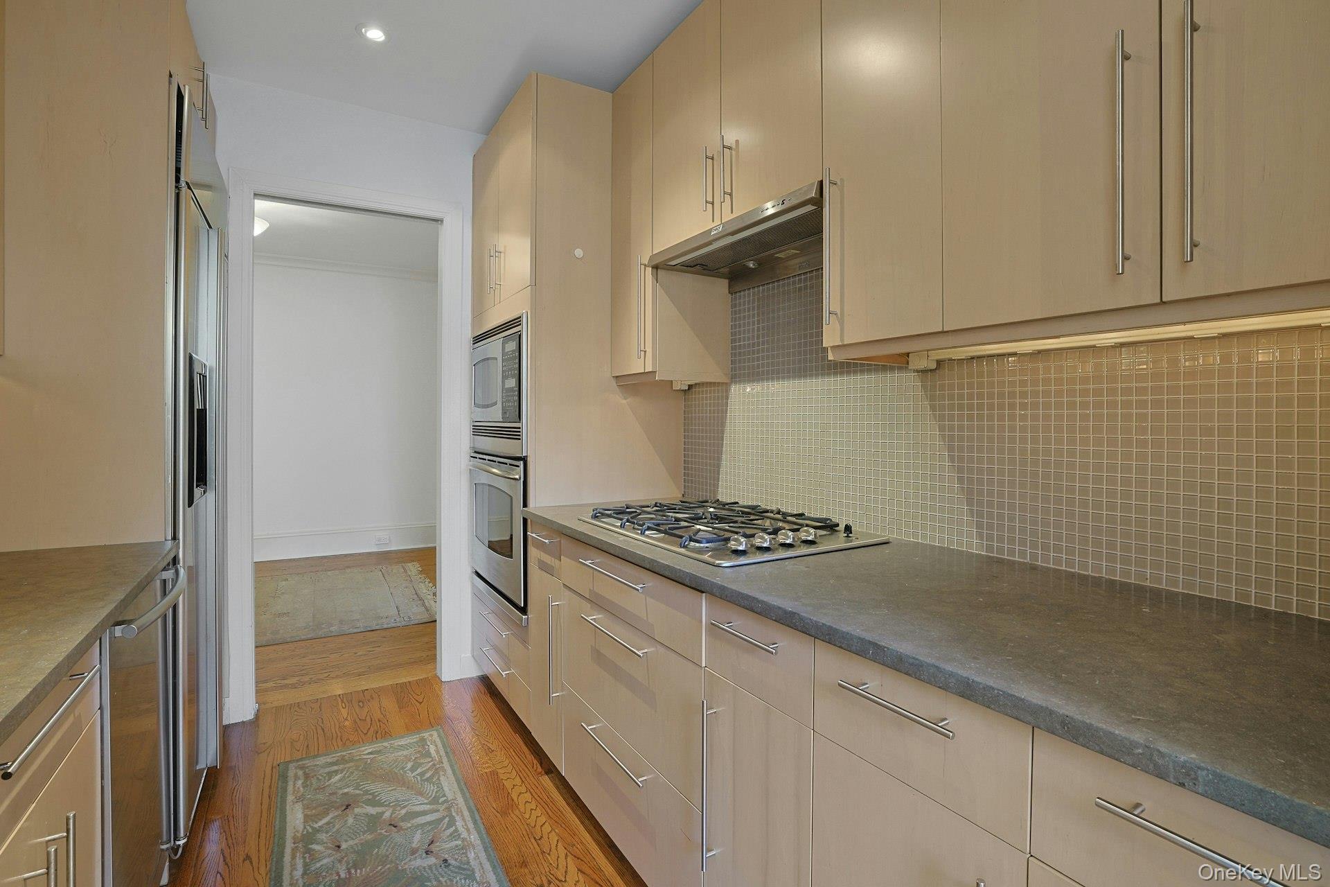 253 Garth Road 3e Property Photo 7