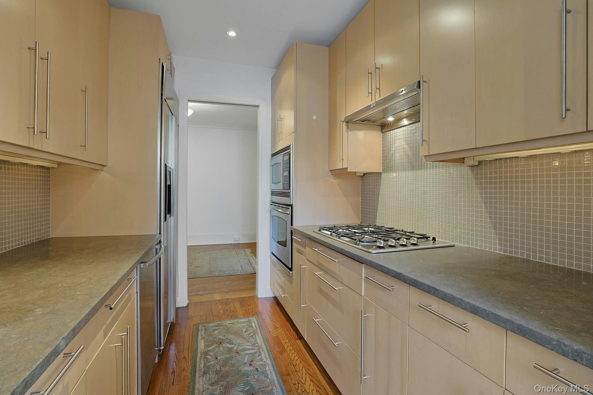 253 Garth Road 3e Property Photo 10