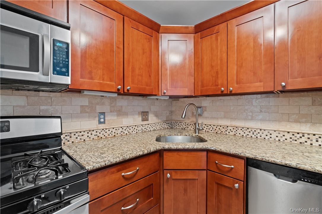 25 Franklin Avenue 2o Property Photo 6