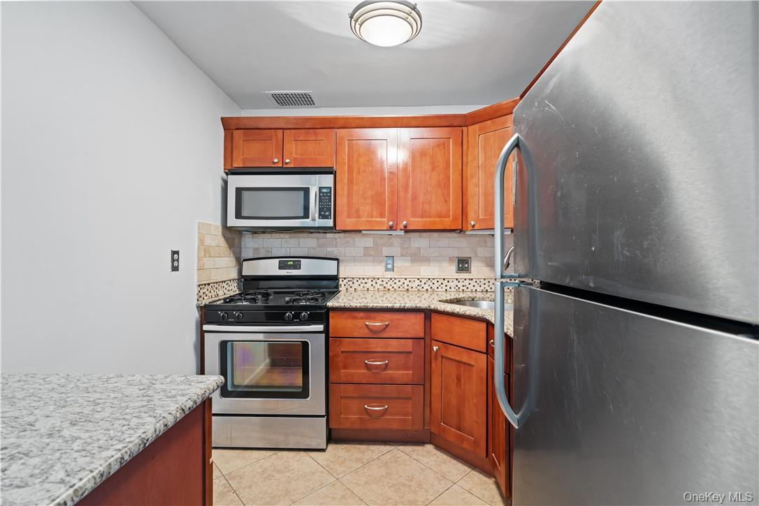 25 Franklin Avenue 2o Property Photo 7