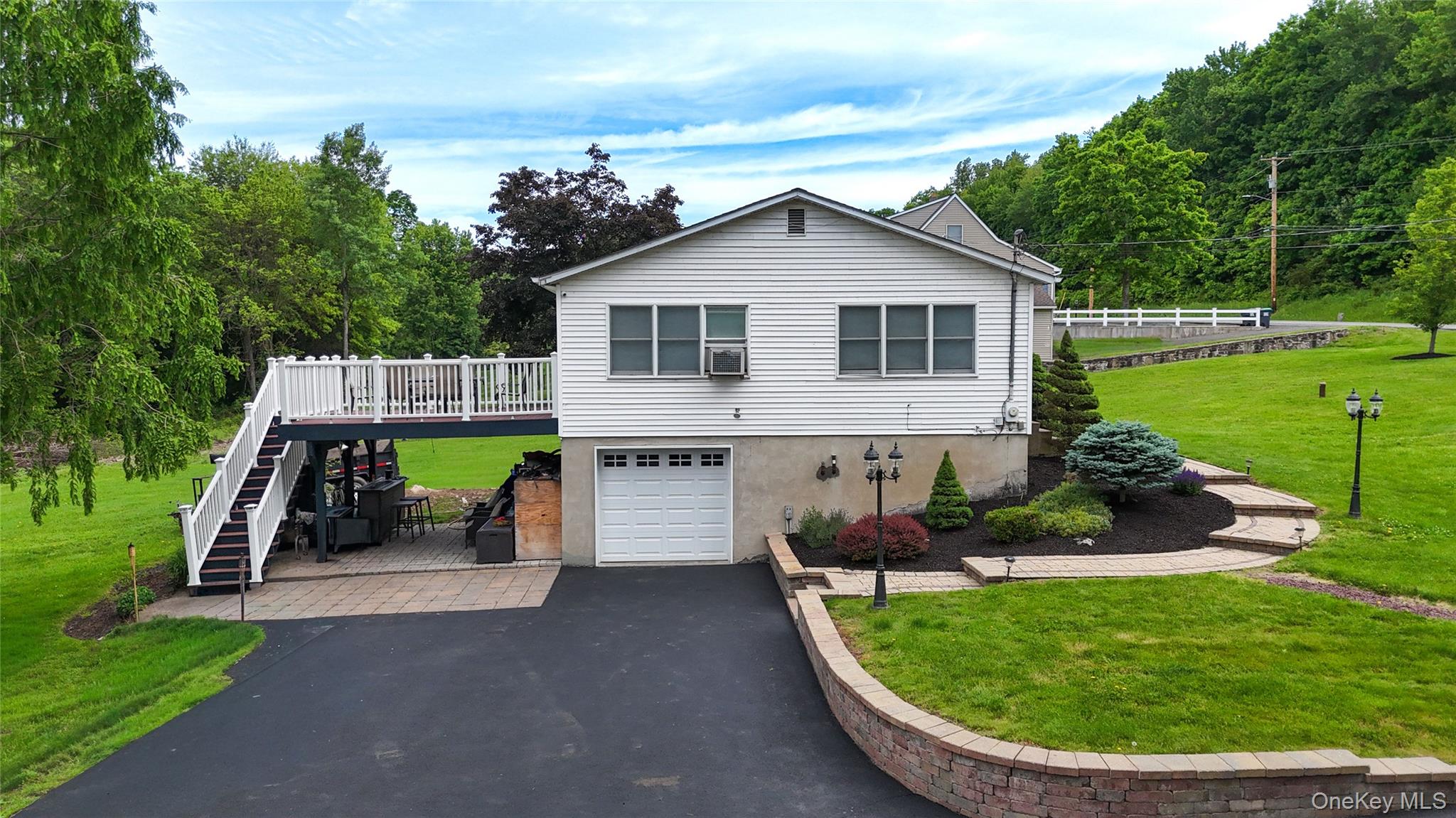 423 Rock Cut Road Property Photo 2