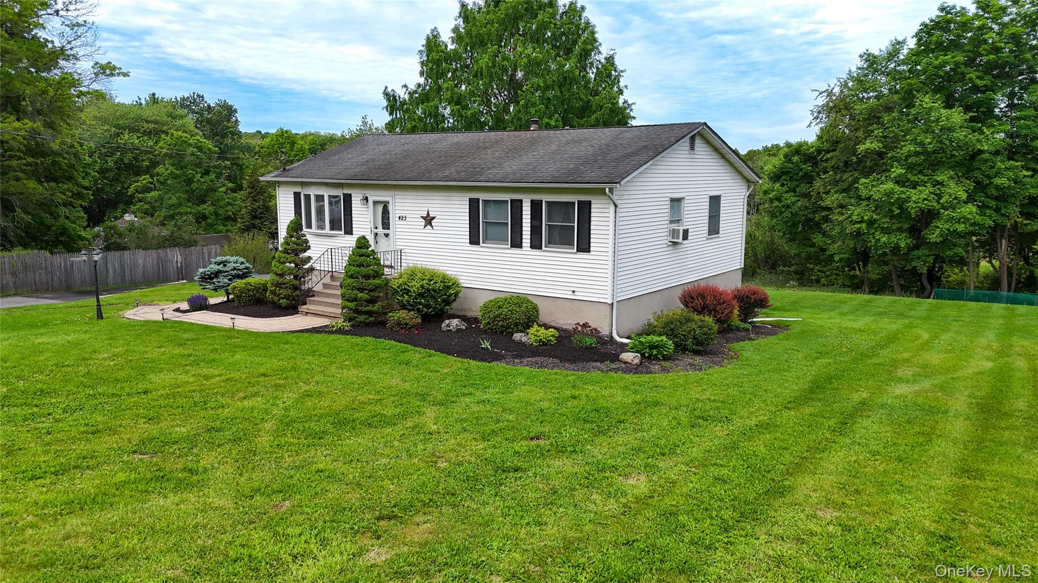 423 Rock Cut Road Property Photo 3