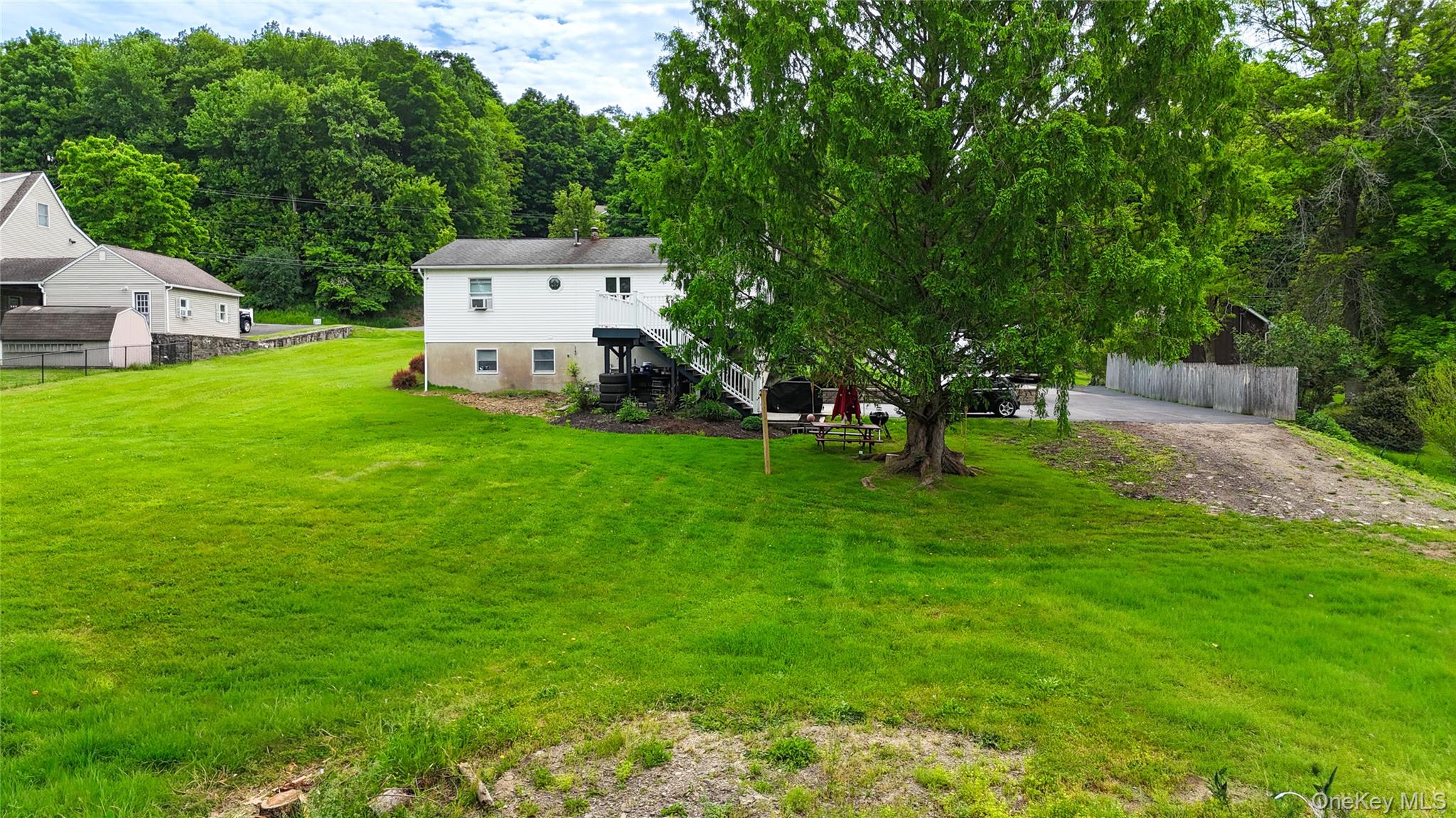 423 Rock Cut Road Property Photo 4