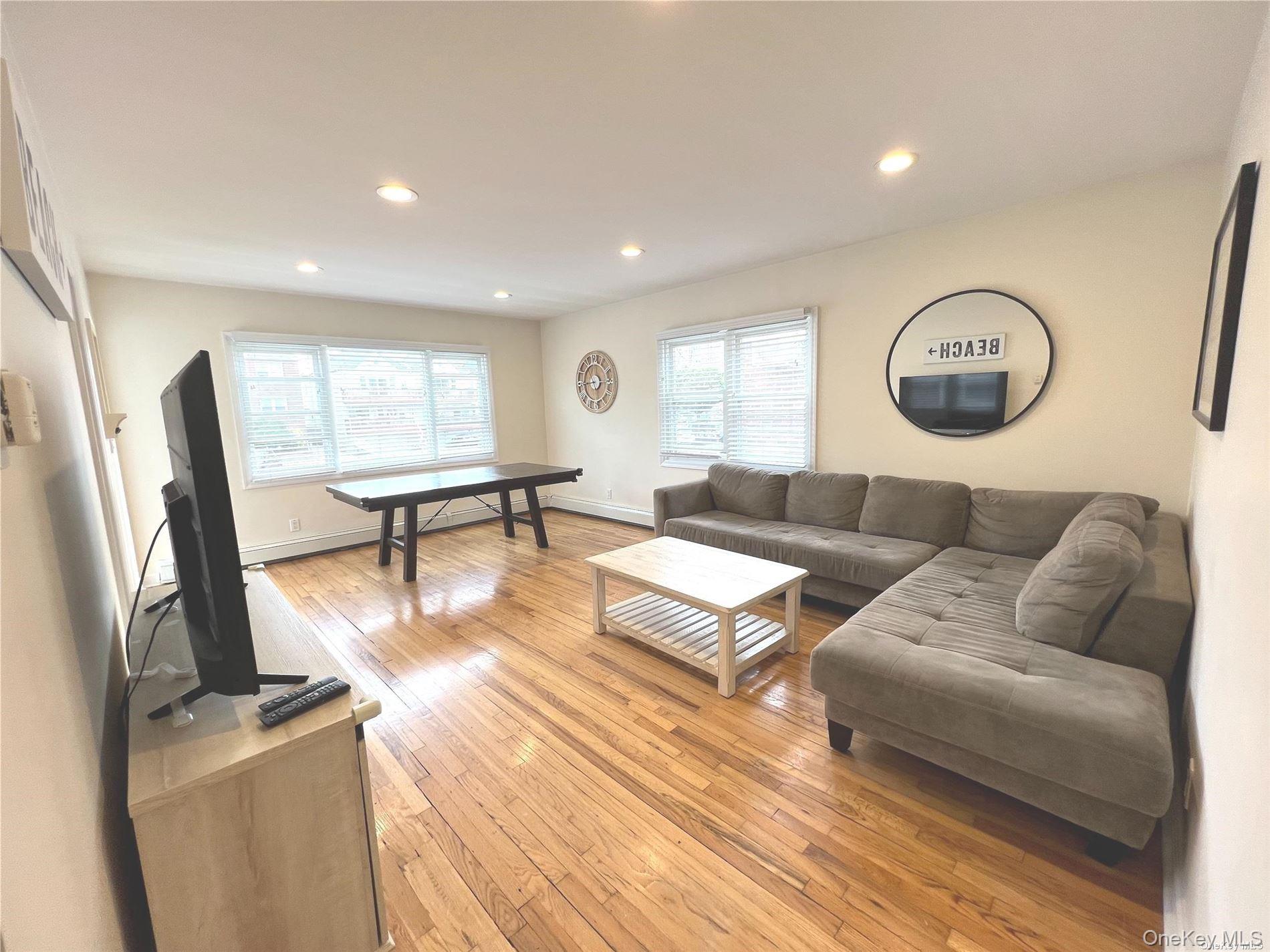 249 E Broadway Property Photo 3