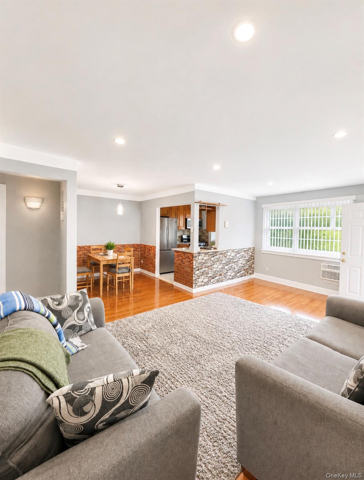 15054 Melbourne Avenue 1r Property Photo 2