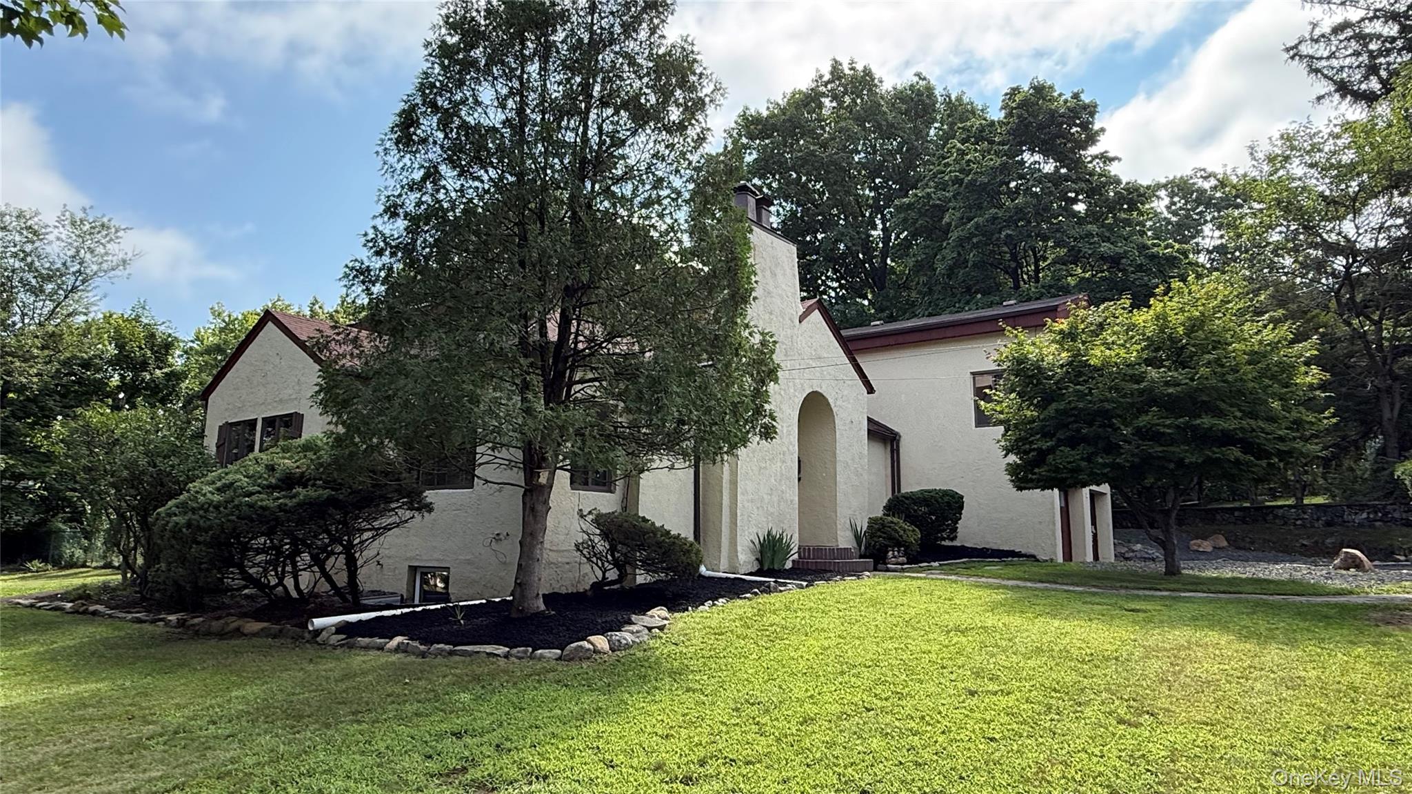 1 Sunset Drive Property Photo 2