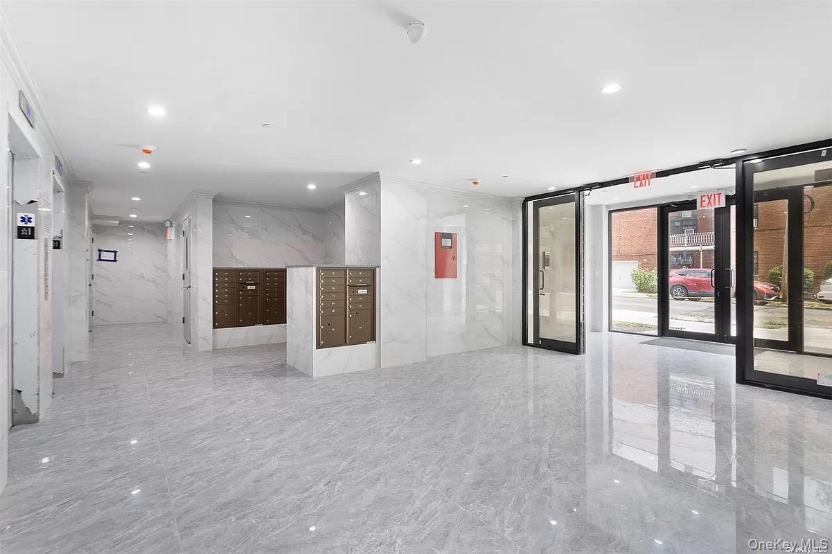65-18 Austin Street 7e Property Photo 2