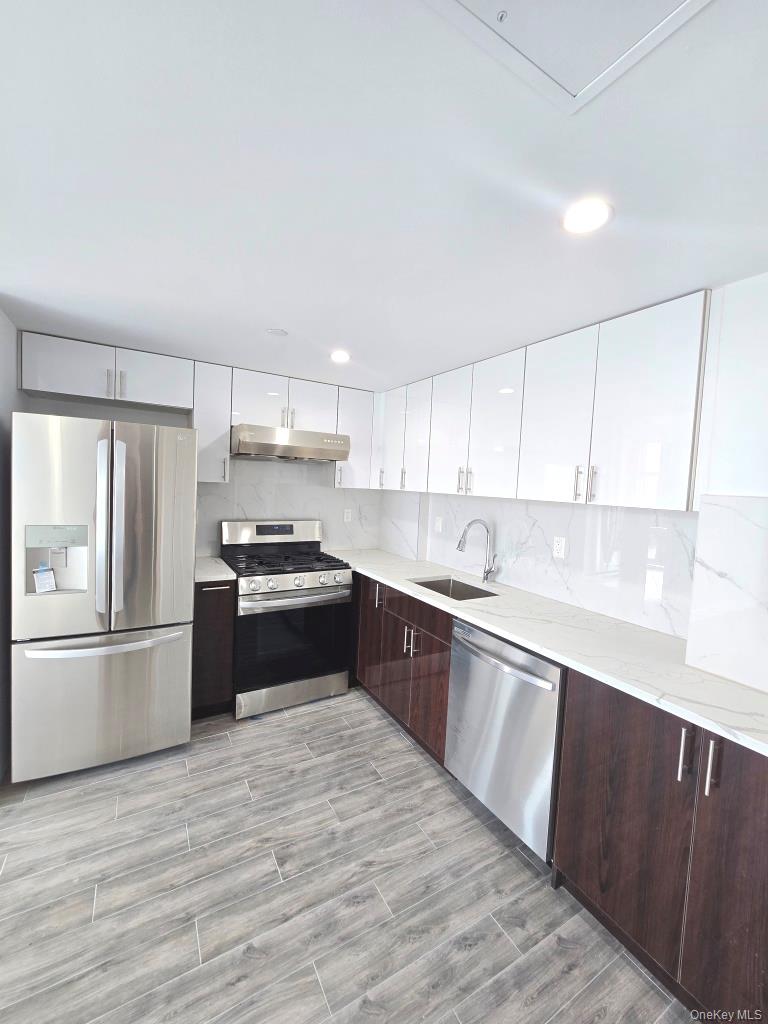 65-18 Austin Street 7e Property Photo 3