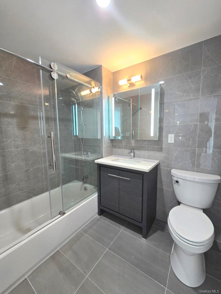 65-18 Austin Street 7e Property Photo 11