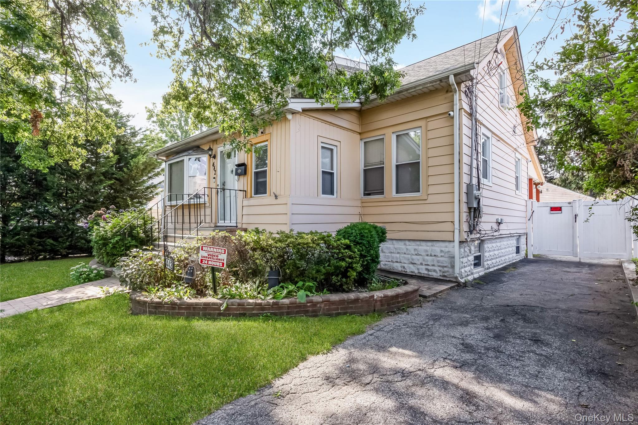442 Cedar Street Property Photo 3