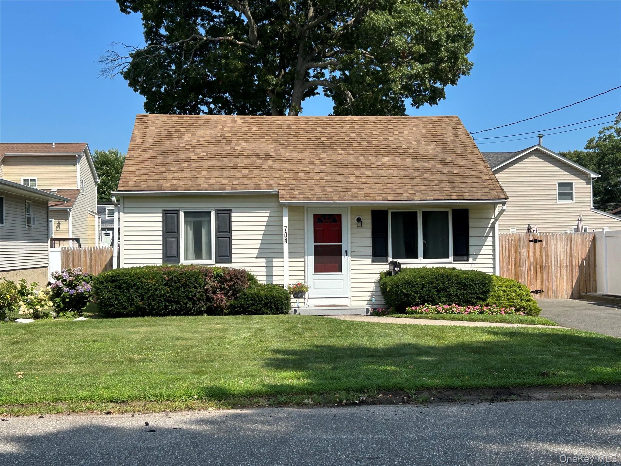 704 Myrtle Avenue Property Photo 1