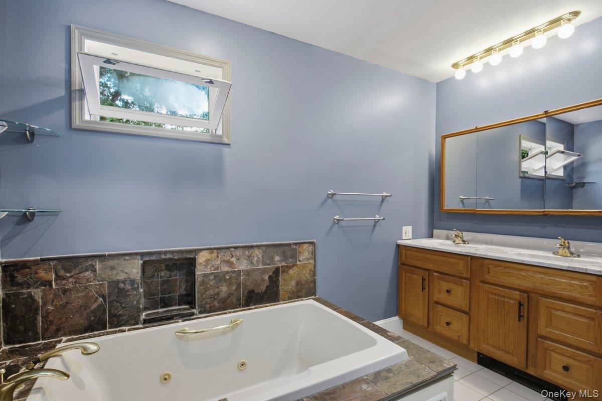 7 Dolfinger Lane Property Photo 12