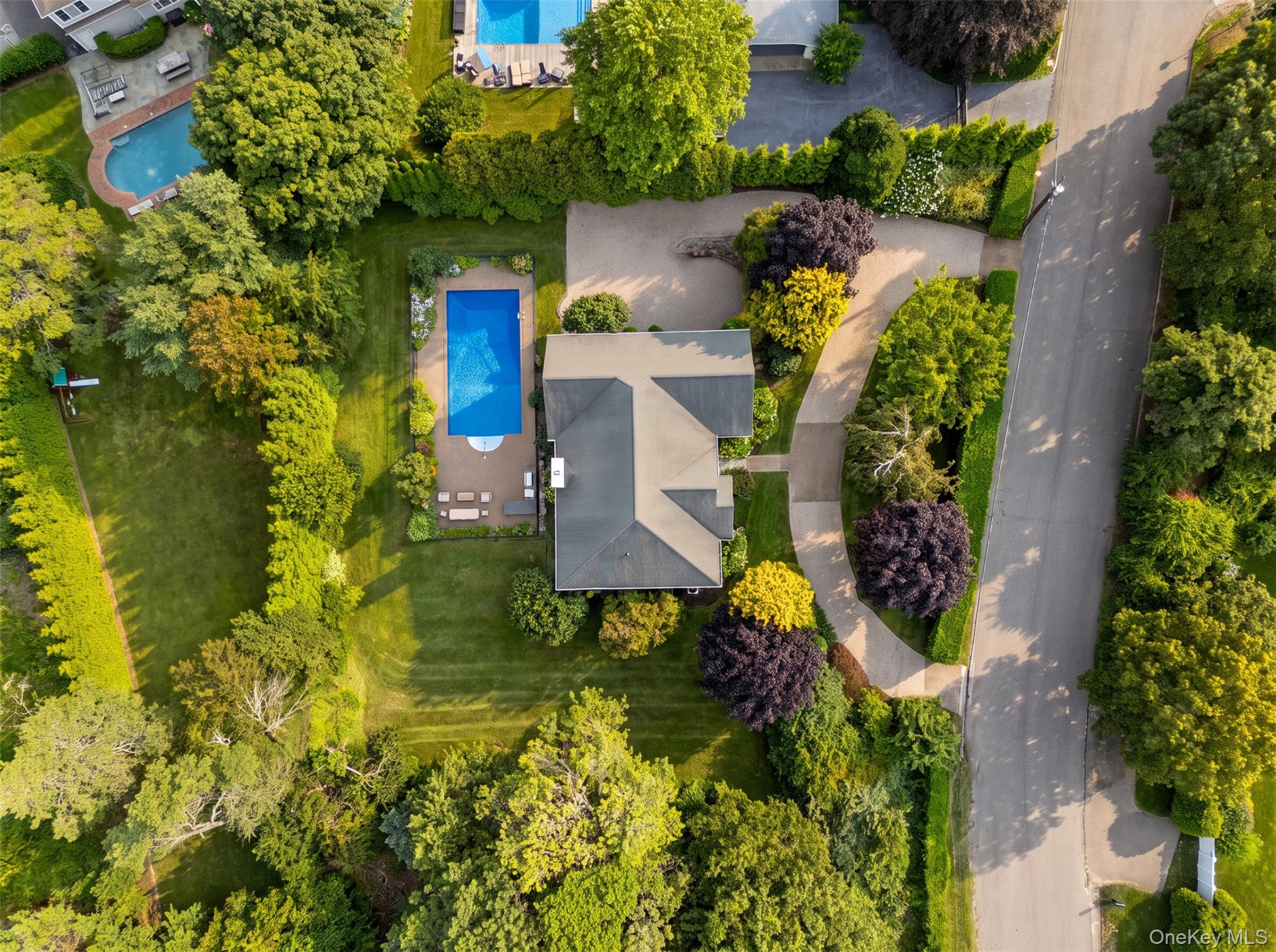10 Peconic View Court Property Photo 4