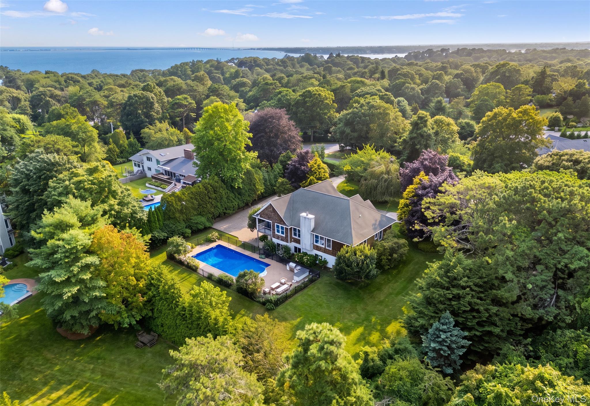 10 Peconic View Court Property Photo 6