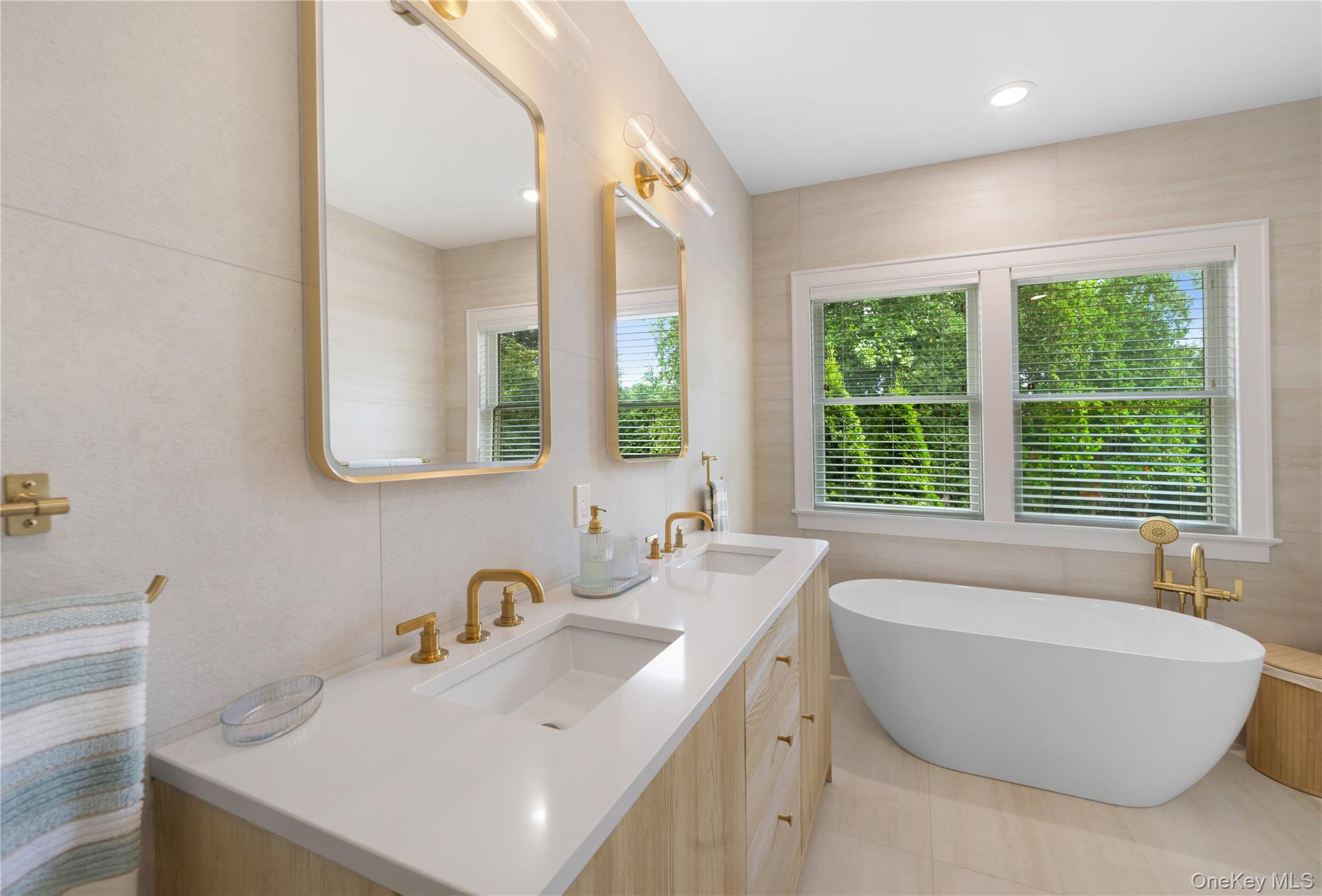 10 Peconic View Court Property Photo 15