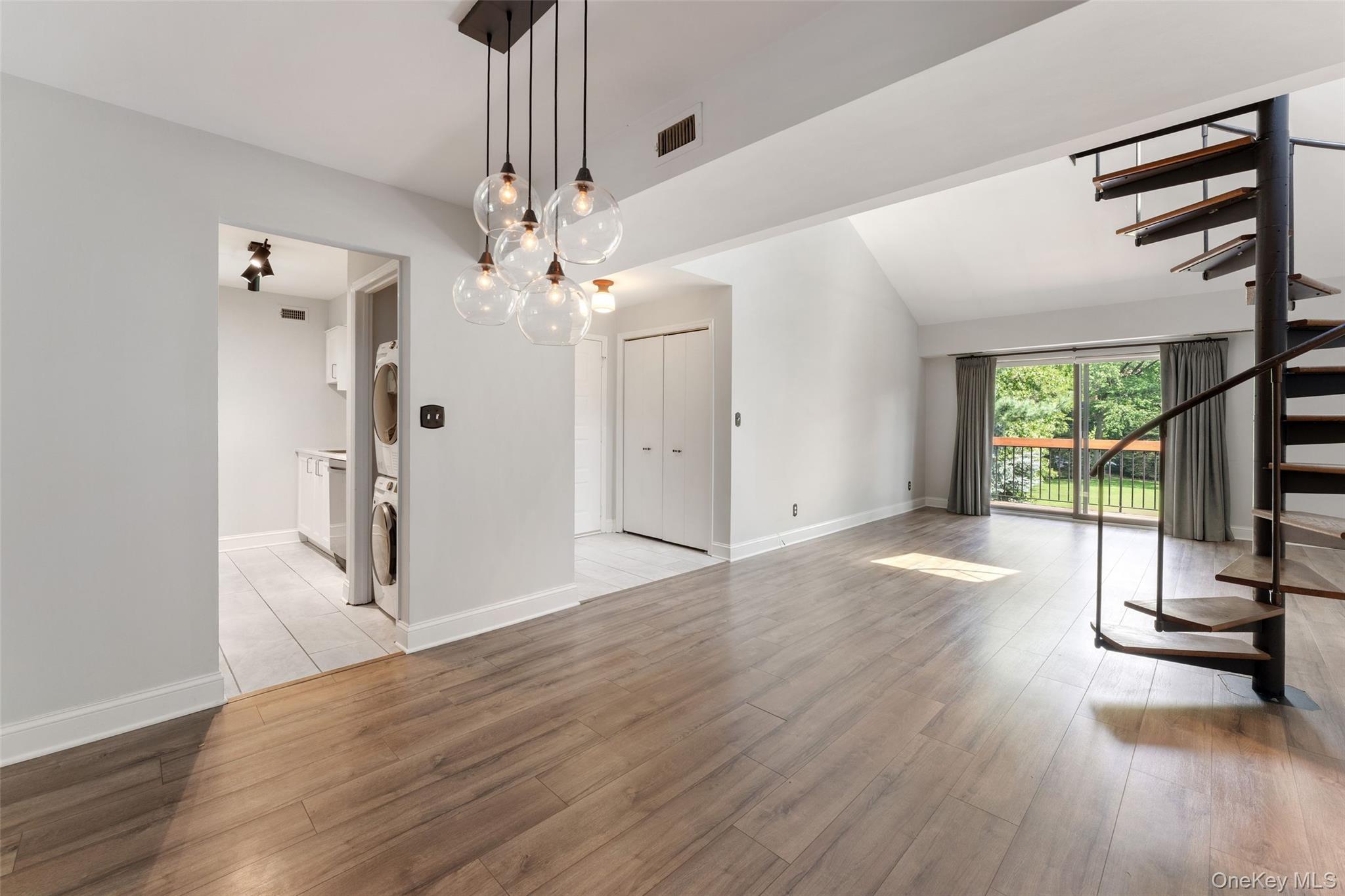 18 Bronxville Glen Drive 3-12 Property Photo 6