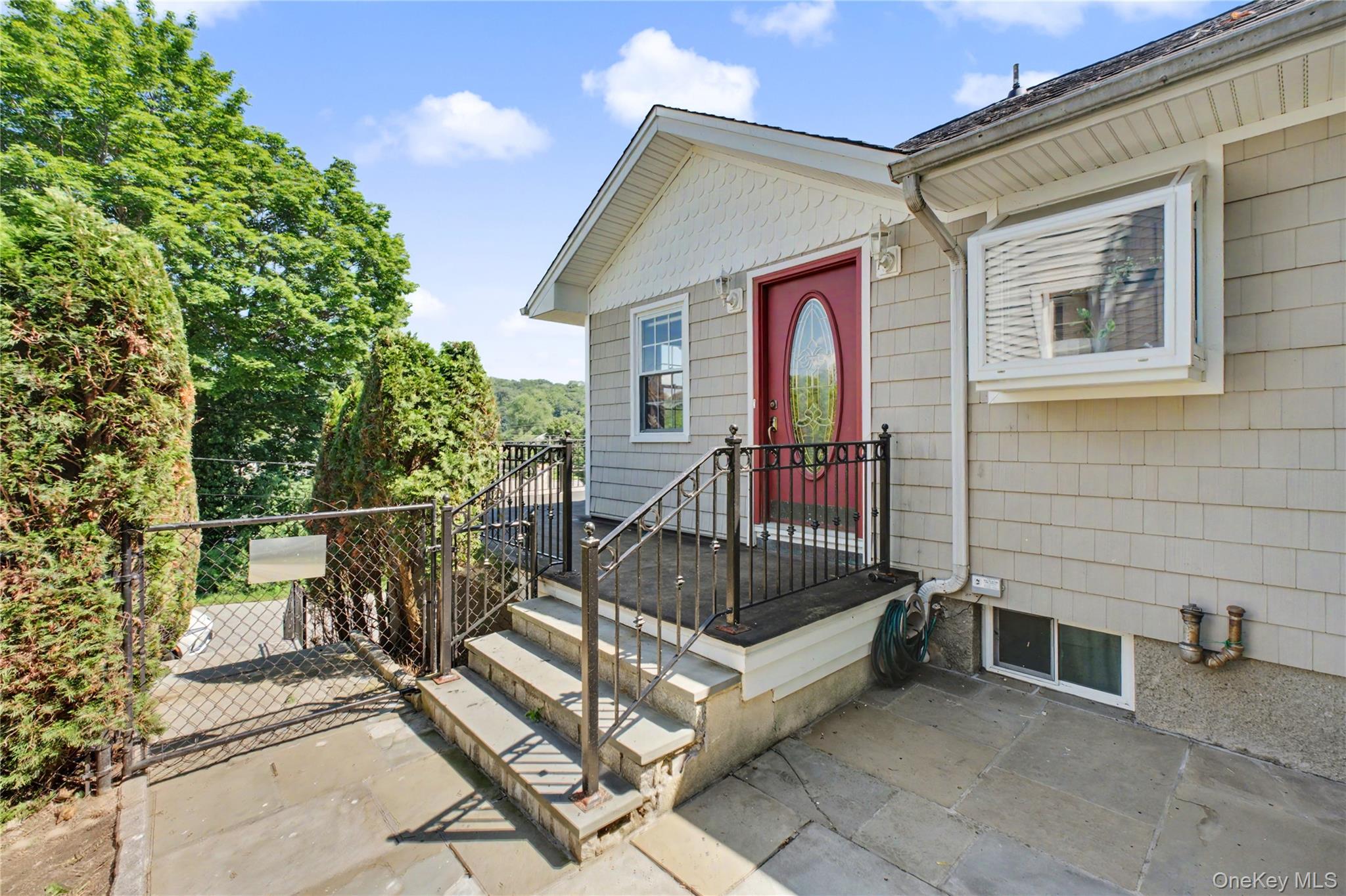 684 Marion Avenue Property Photo 4