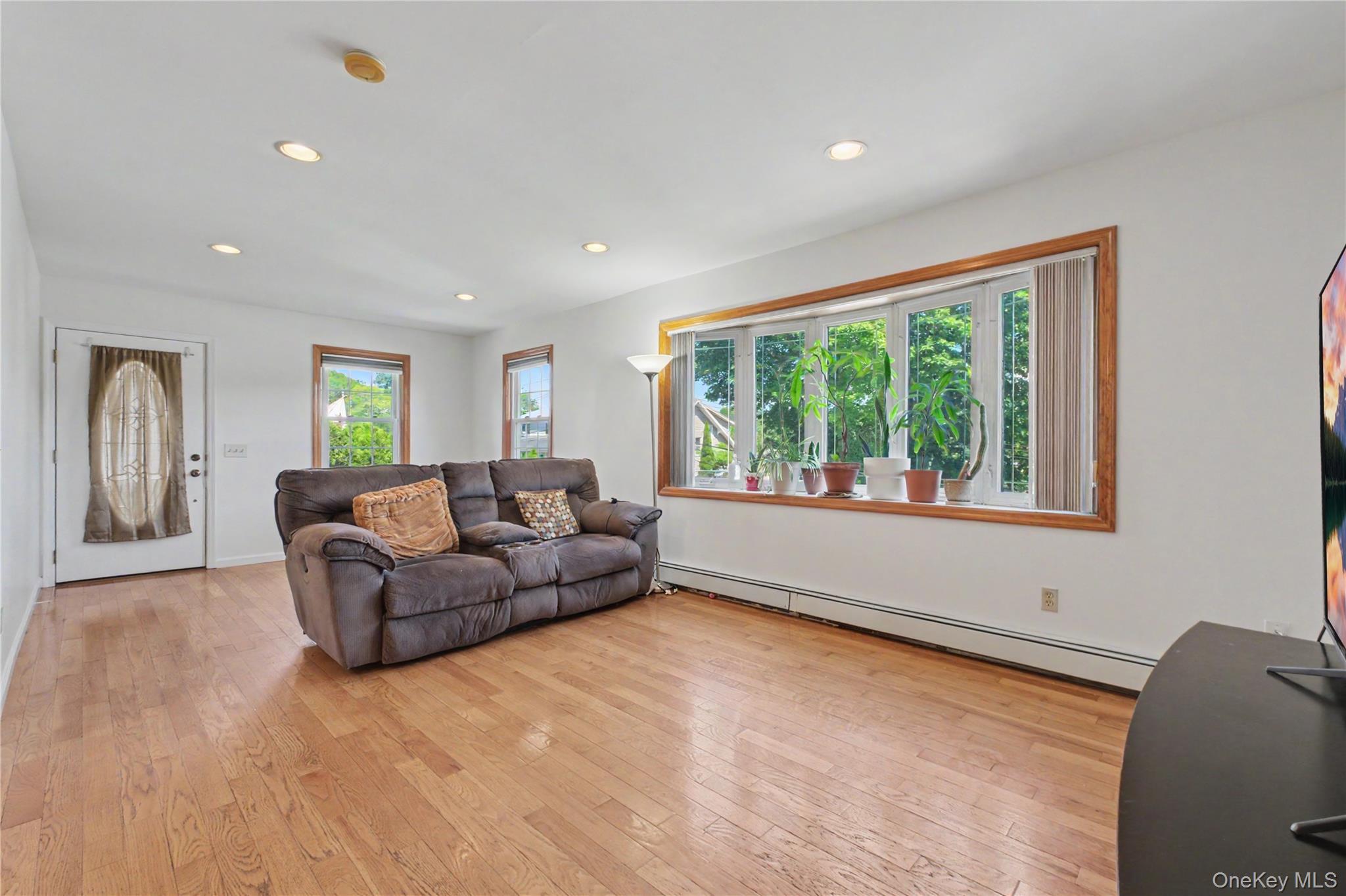 684 Marion Avenue Property Photo 6