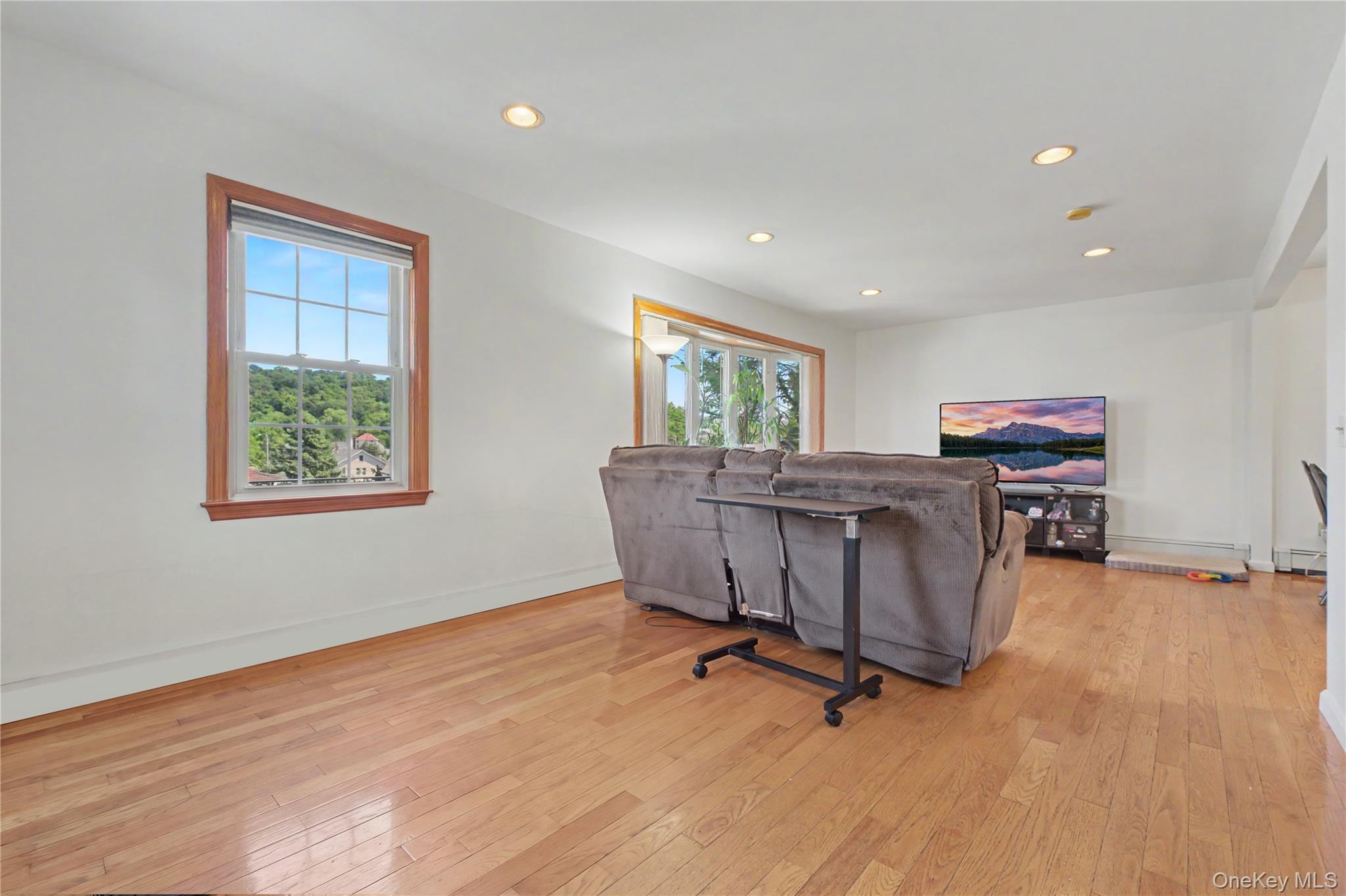 684 Marion Avenue Property Photo 7